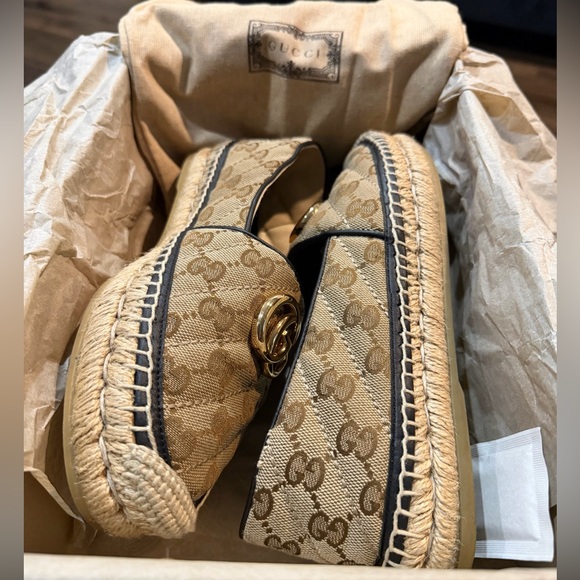 Gucci Tan Espadrille Flats with Gold Emblem - Picture 5 of 8